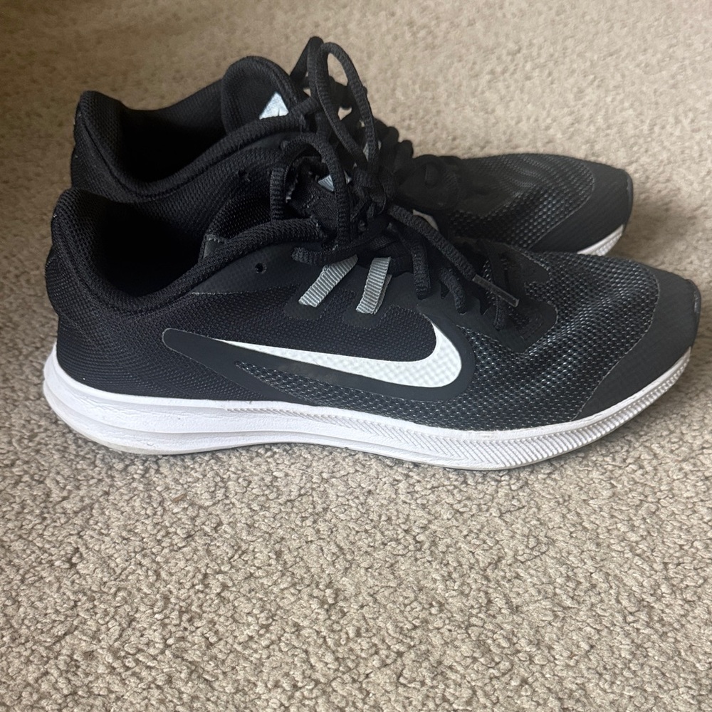 Nike Men's Black and White Athletic Shoes